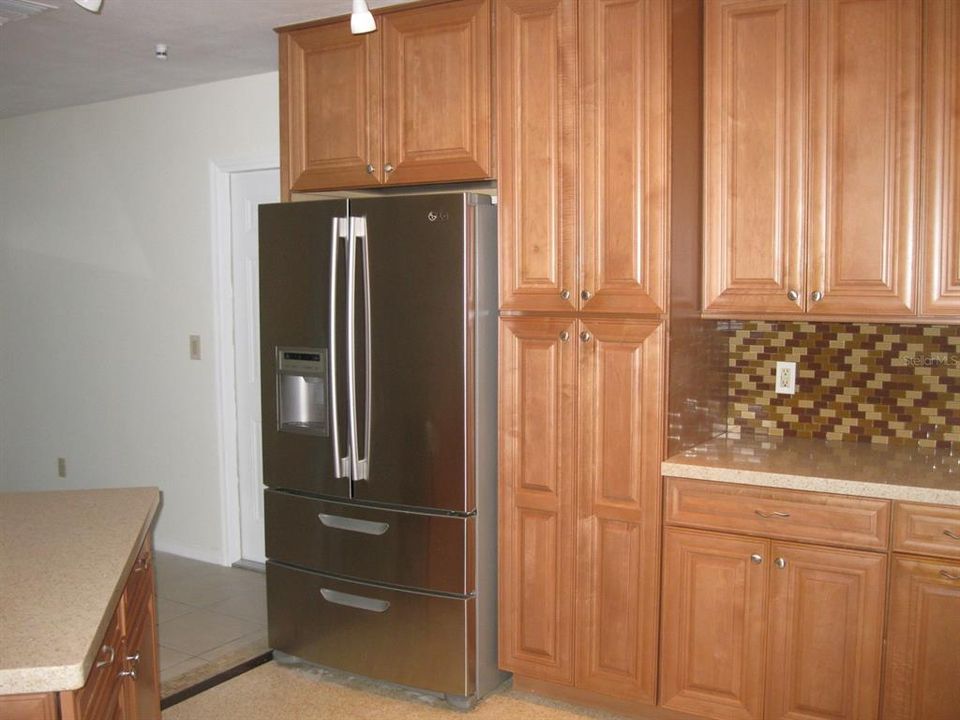 Active With Contract: $2,700 (2 beds, 2 baths, 1235 Square Feet)
