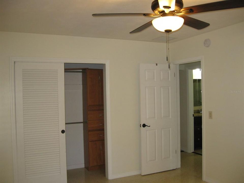Active With Contract: $2,700 (2 beds, 2 baths, 1235 Square Feet)