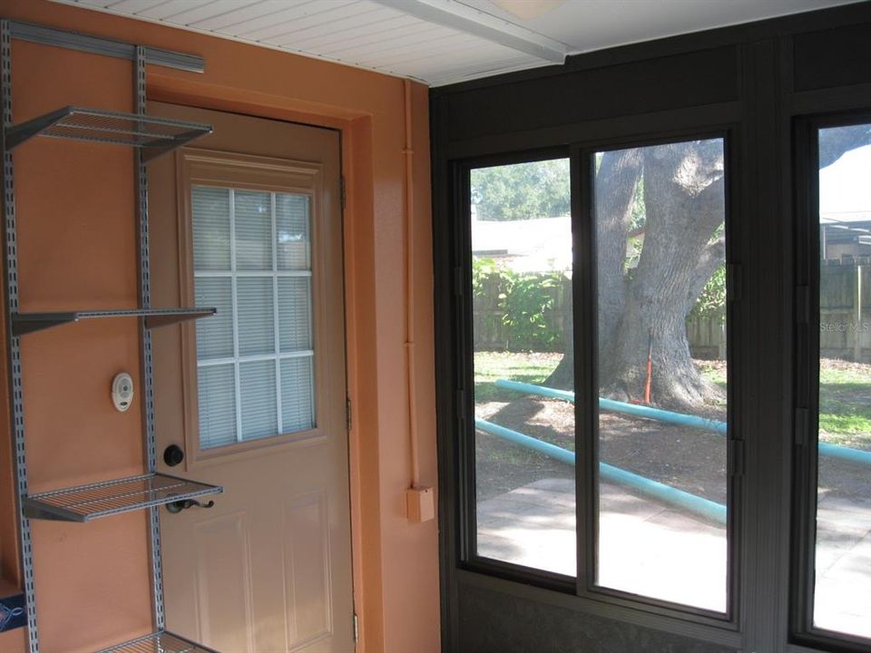 Active With Contract: $2,700 (2 beds, 2 baths, 1235 Square Feet)