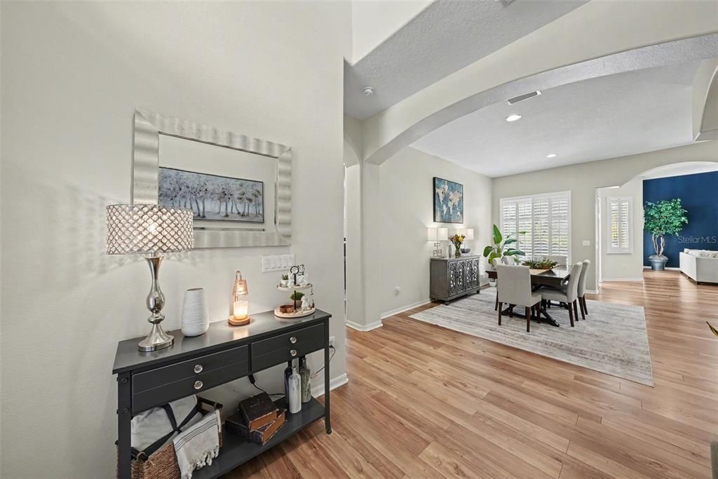 Activo con contrato: $839,900 (4 camas, 3 baños, 3429 Pies cuadrados)