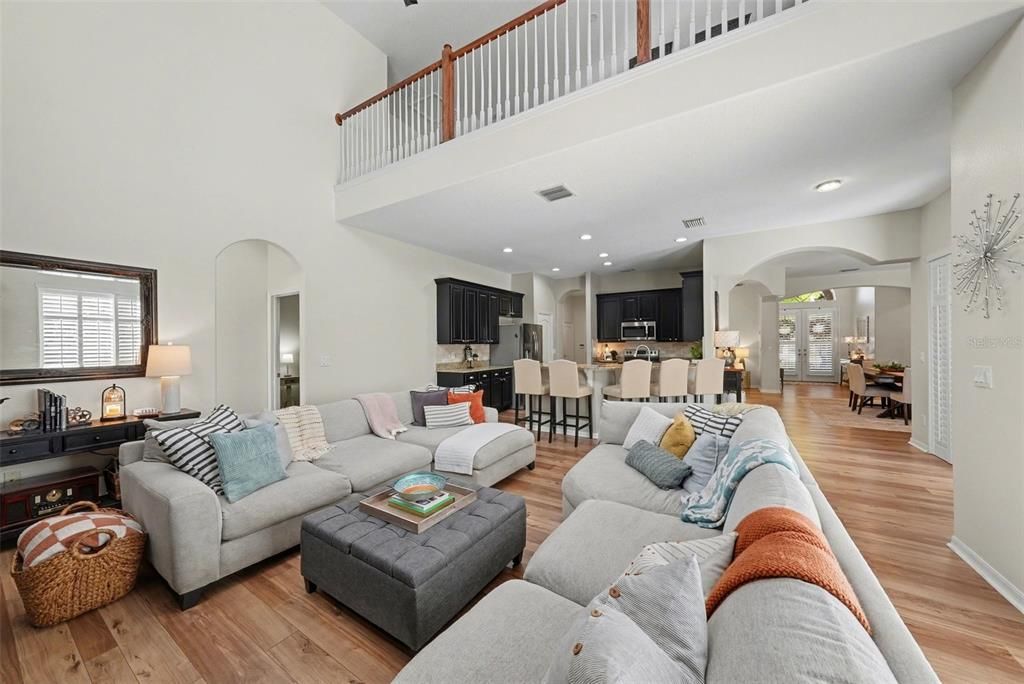 Activo con contrato: $839,900 (4 camas, 3 baños, 3429 Pies cuadrados)