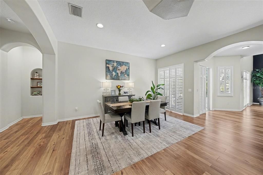 Activo con contrato: $839,900 (4 camas, 3 baños, 3429 Pies cuadrados)