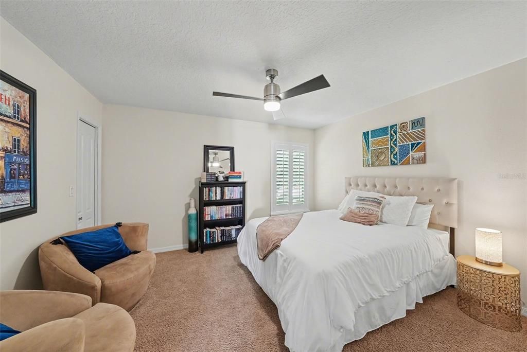 Activo con contrato: $839,900 (4 camas, 3 baños, 3429 Pies cuadrados)