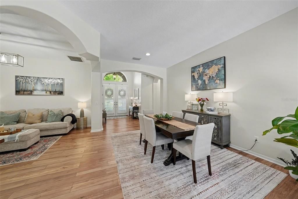 Activo con contrato: $839,900 (4 camas, 3 baños, 3429 Pies cuadrados)