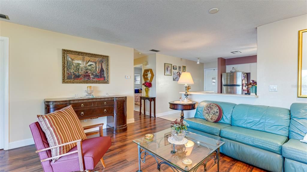 Active With Contract: $185,000 (2 beds, 2 baths, 1146 Square Feet)