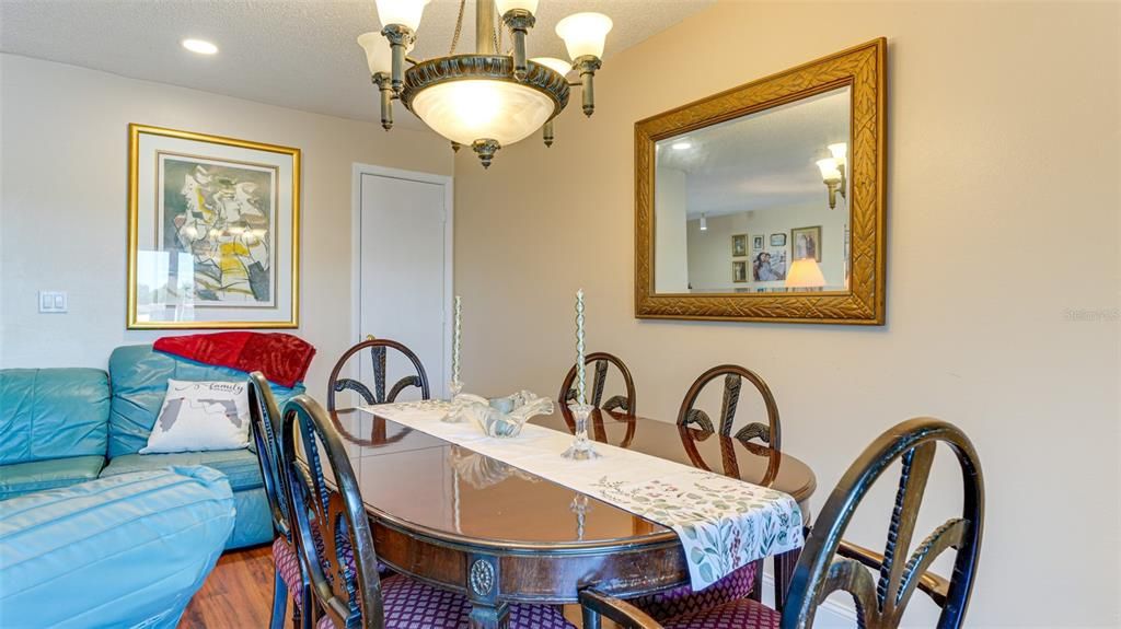 Active With Contract: $185,000 (2 beds, 2 baths, 1146 Square Feet)