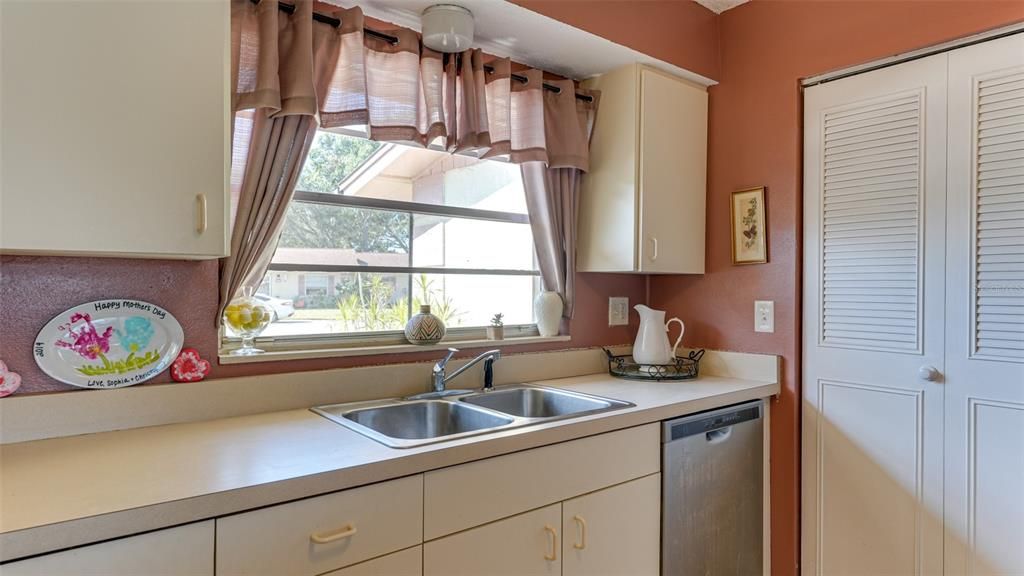 Active With Contract: $185,000 (2 beds, 2 baths, 1146 Square Feet)