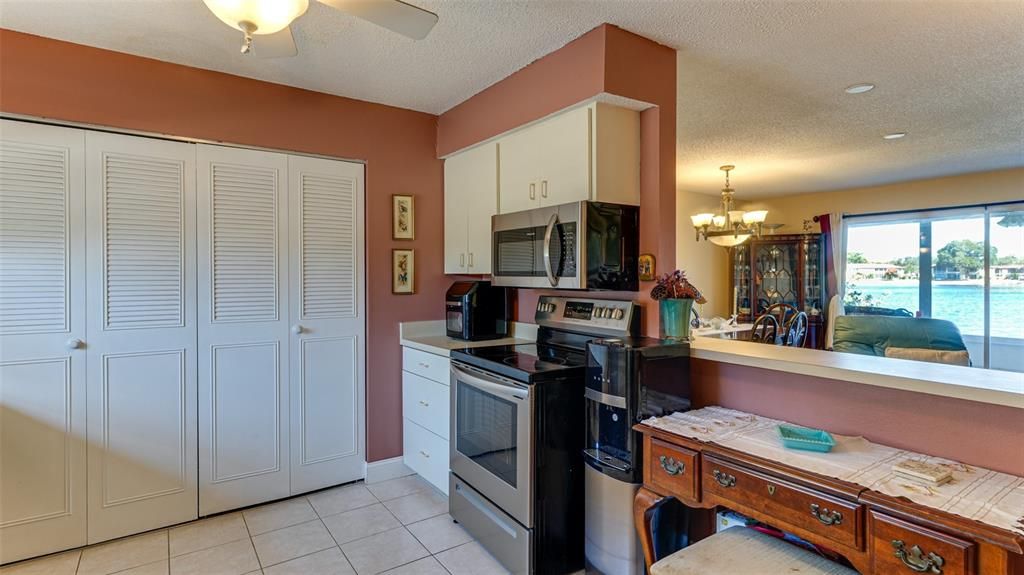 Active With Contract: $185,000 (2 beds, 2 baths, 1146 Square Feet)