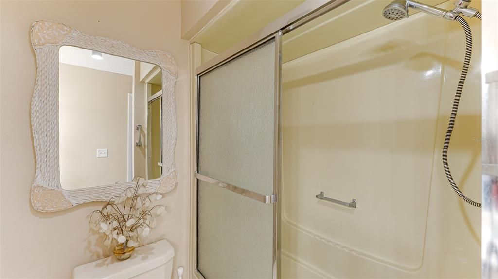 Active With Contract: $185,000 (2 beds, 2 baths, 1146 Square Feet)