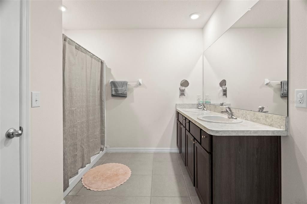 For Sale: $320,000 (3 beds, 2 baths, 1676 Square Feet)