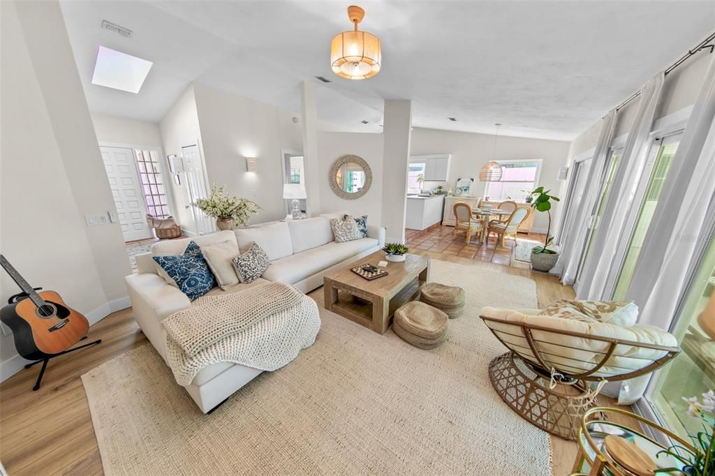 Active With Contract: $649,500 (2 beds, 2 baths, 1540 Square Feet)