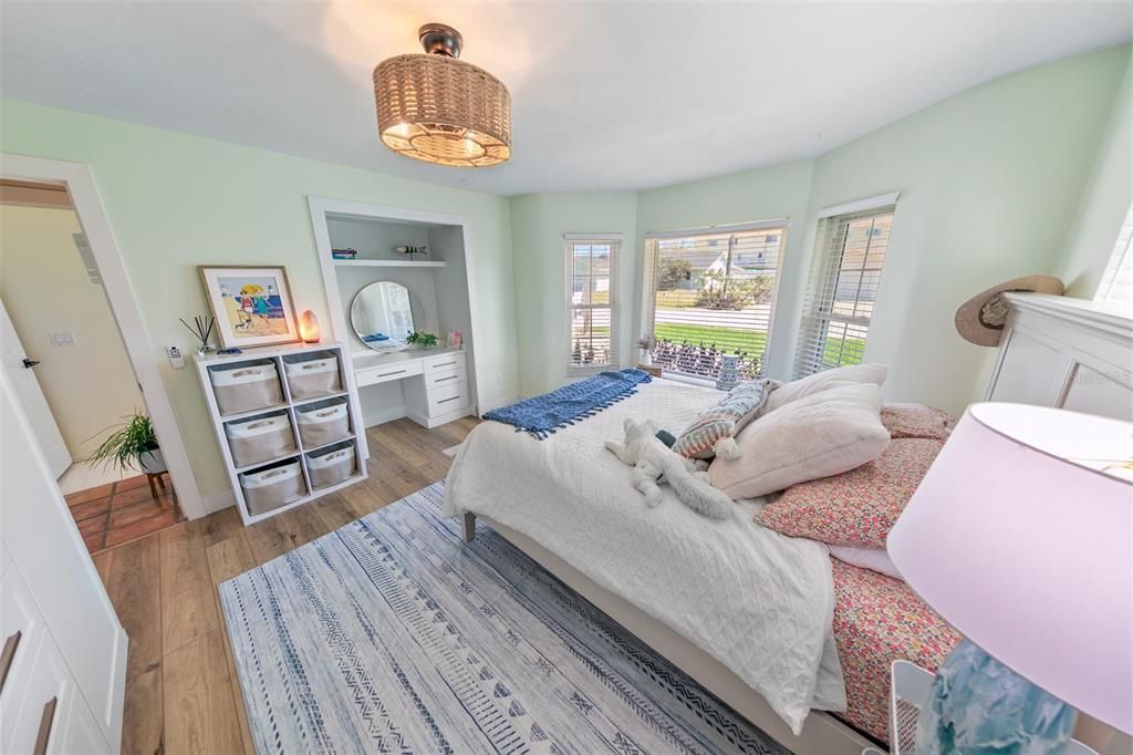 Active With Contract: $649,500 (2 beds, 2 baths, 1540 Square Feet)