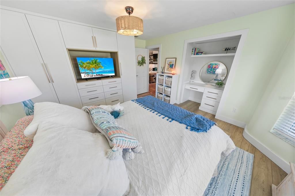 Active With Contract: $649,500 (2 beds, 2 baths, 1540 Square Feet)