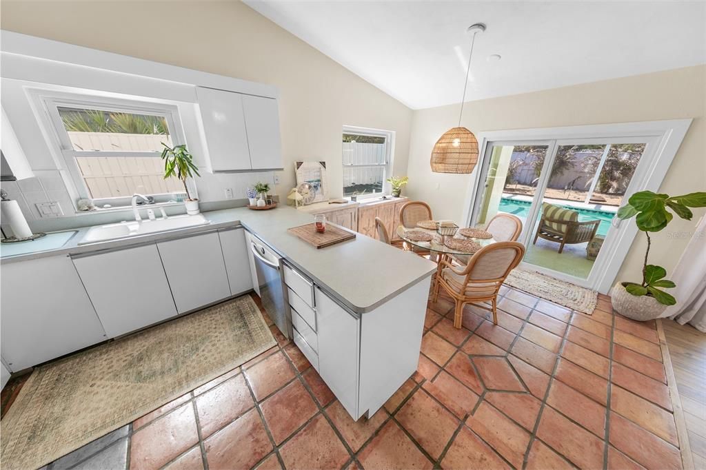 Active With Contract: $649,500 (2 beds, 2 baths, 1540 Square Feet)