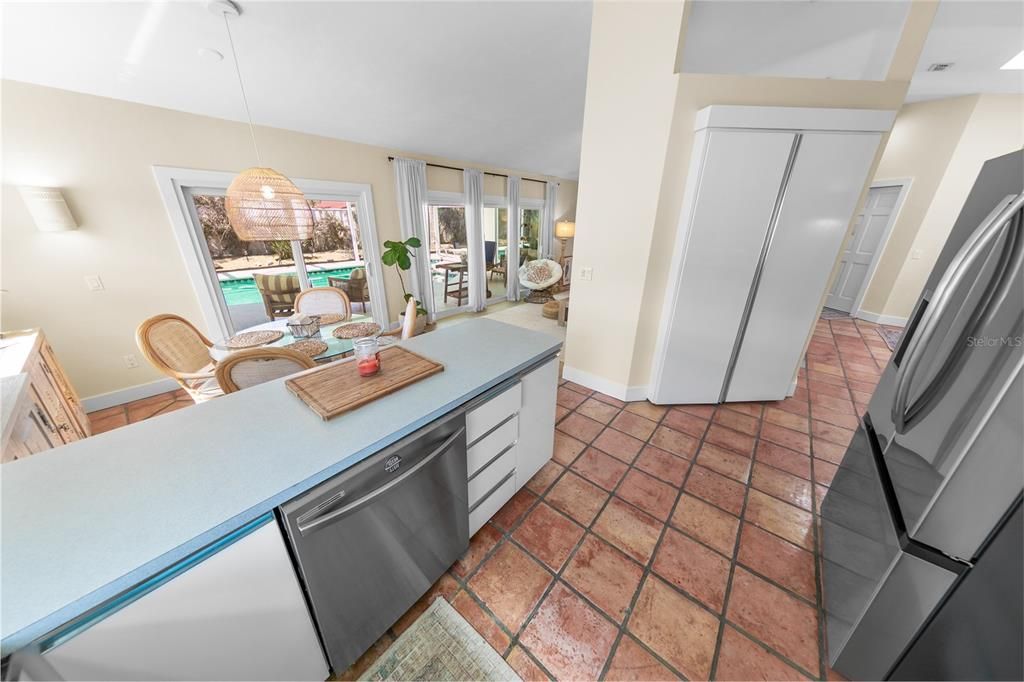 Active With Contract: $649,500 (2 beds, 2 baths, 1540 Square Feet)