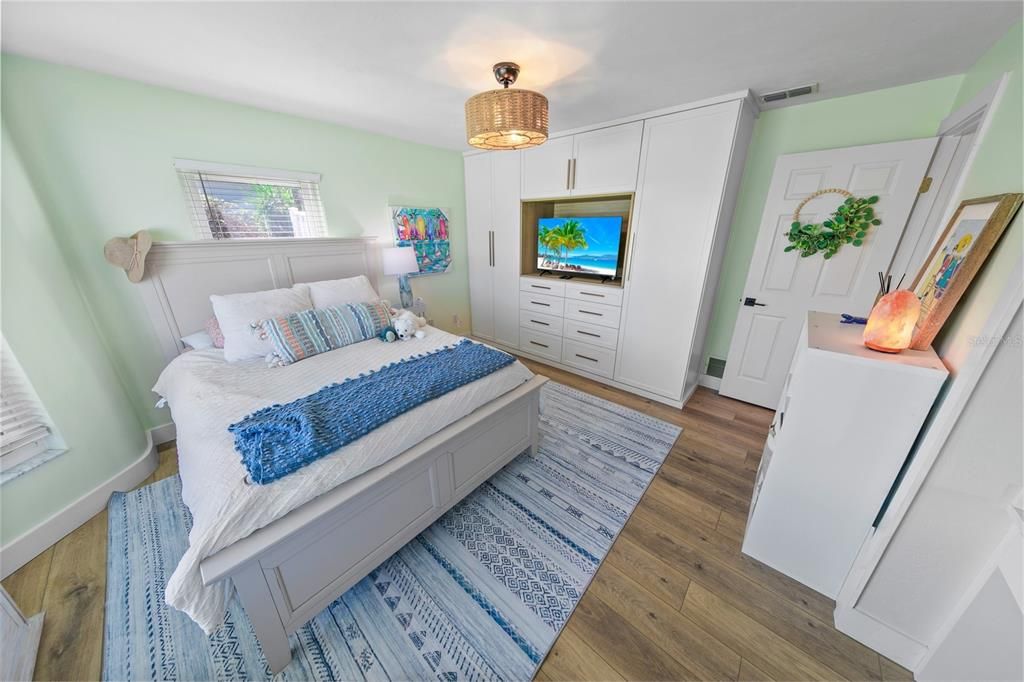 Active With Contract: $649,500 (2 beds, 2 baths, 1540 Square Feet)