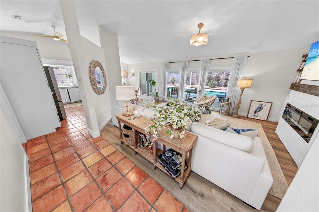 Active With Contract: $649,500 (2 beds, 2 baths, 1540 Square Feet)