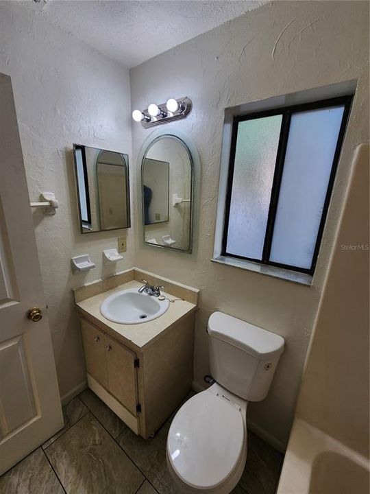 For Rent: $1,550 (3 beds, 2 baths, 880 Square Feet)