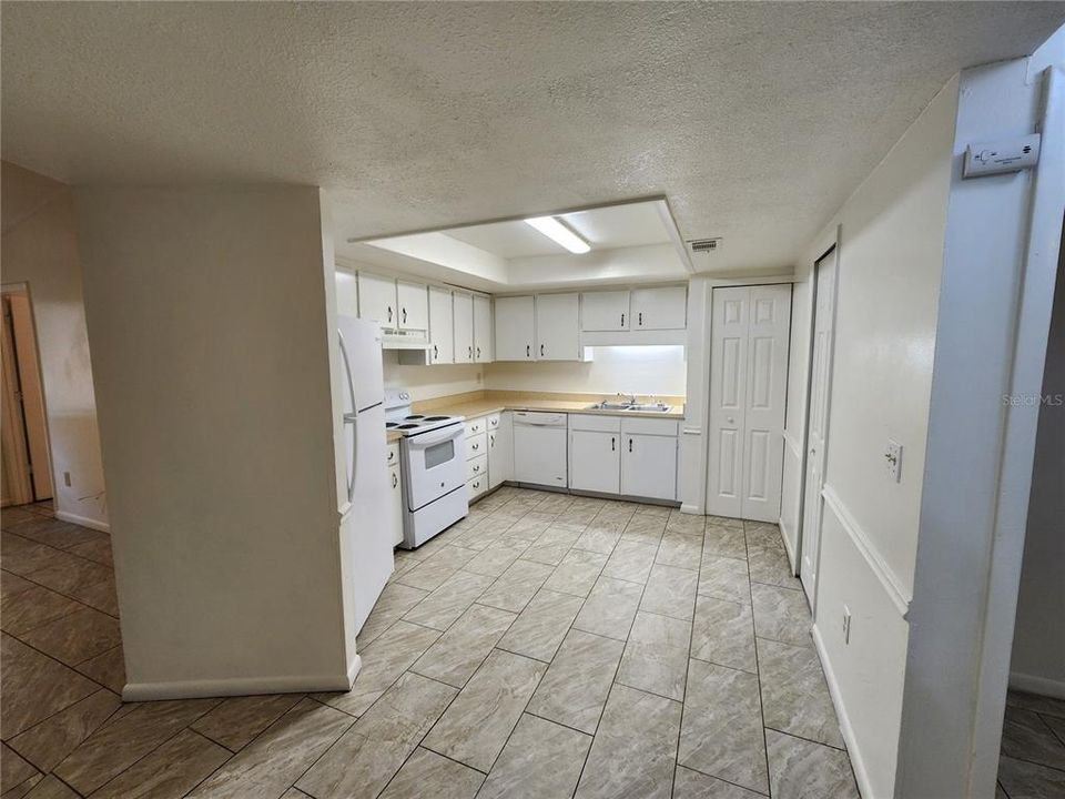 For Rent: $1,550 (3 beds, 2 baths, 880 Square Feet)