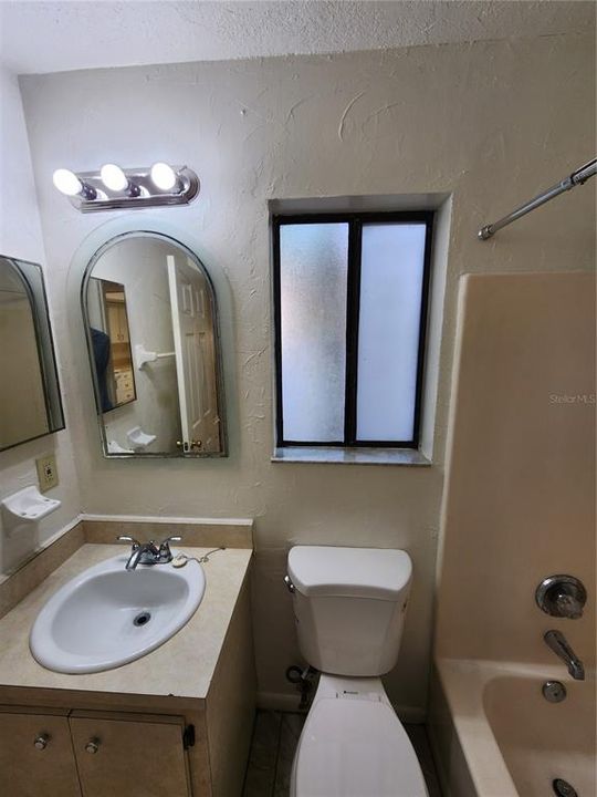 For Rent: $1,550 (3 beds, 2 baths, 880 Square Feet)