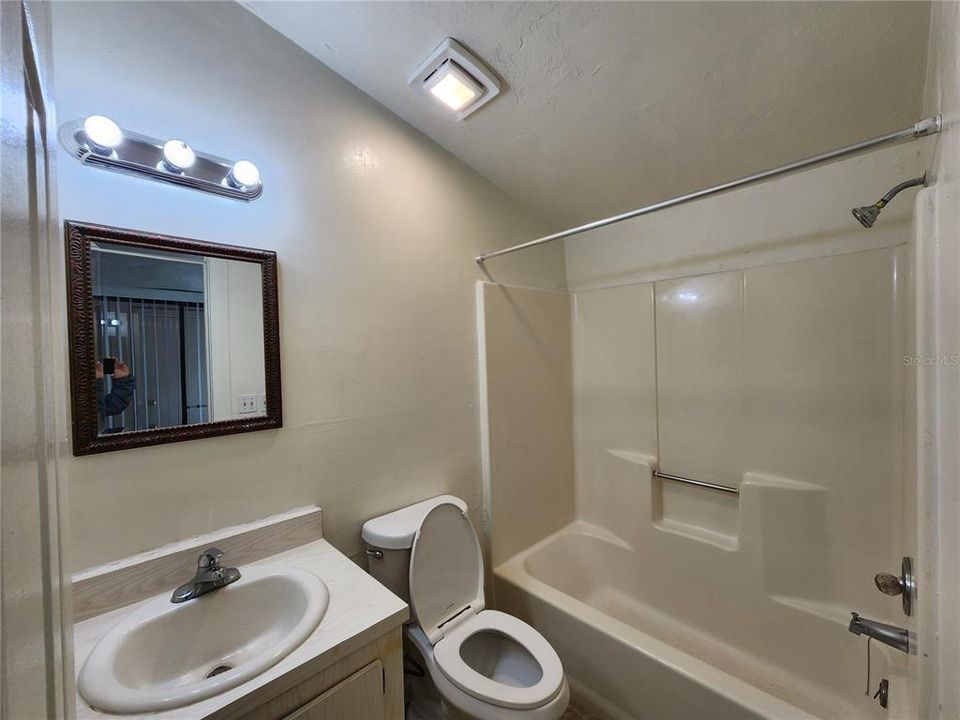 For Rent: $1,550 (3 beds, 2 baths, 880 Square Feet)