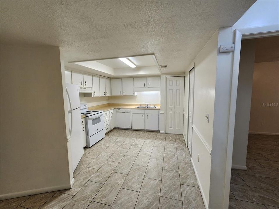 For Rent: $1,550 (3 beds, 2 baths, 880 Square Feet)