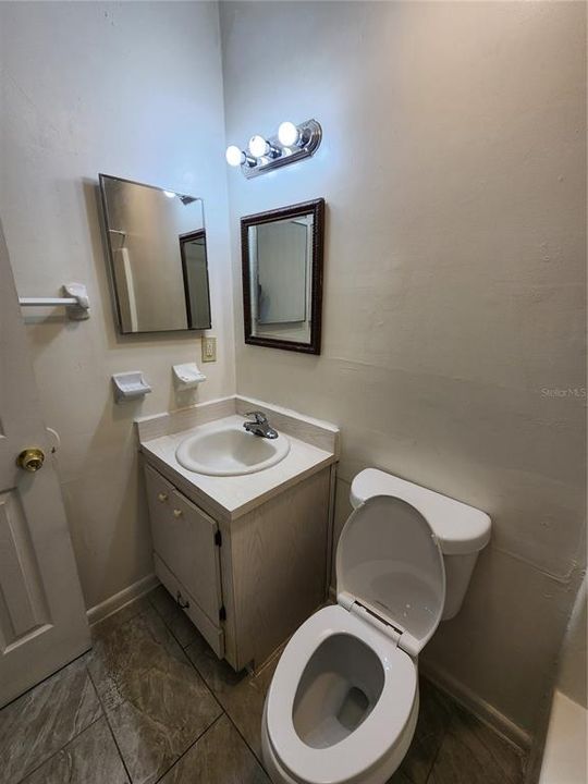 For Rent: $1,550 (3 beds, 2 baths, 880 Square Feet)