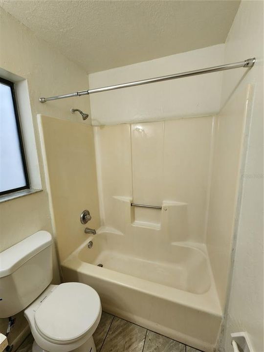 For Rent: $1,550 (3 beds, 2 baths, 880 Square Feet)