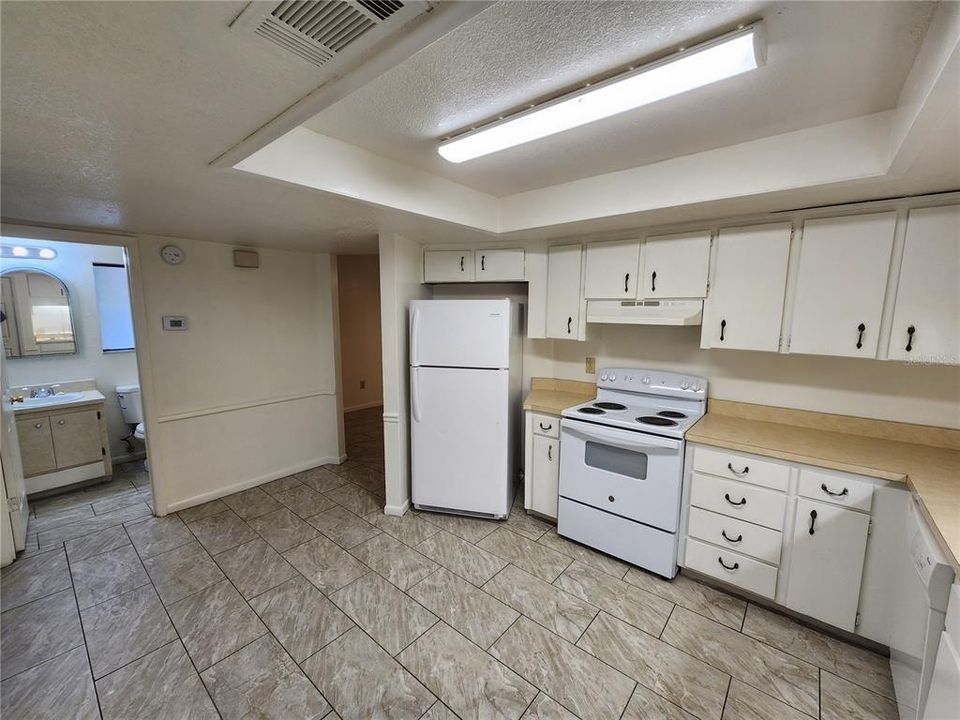 For Rent: $1,550 (3 beds, 2 baths, 880 Square Feet)