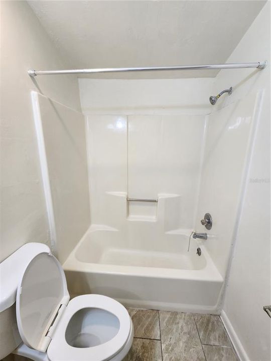 For Rent: $1,550 (3 beds, 2 baths, 880 Square Feet)