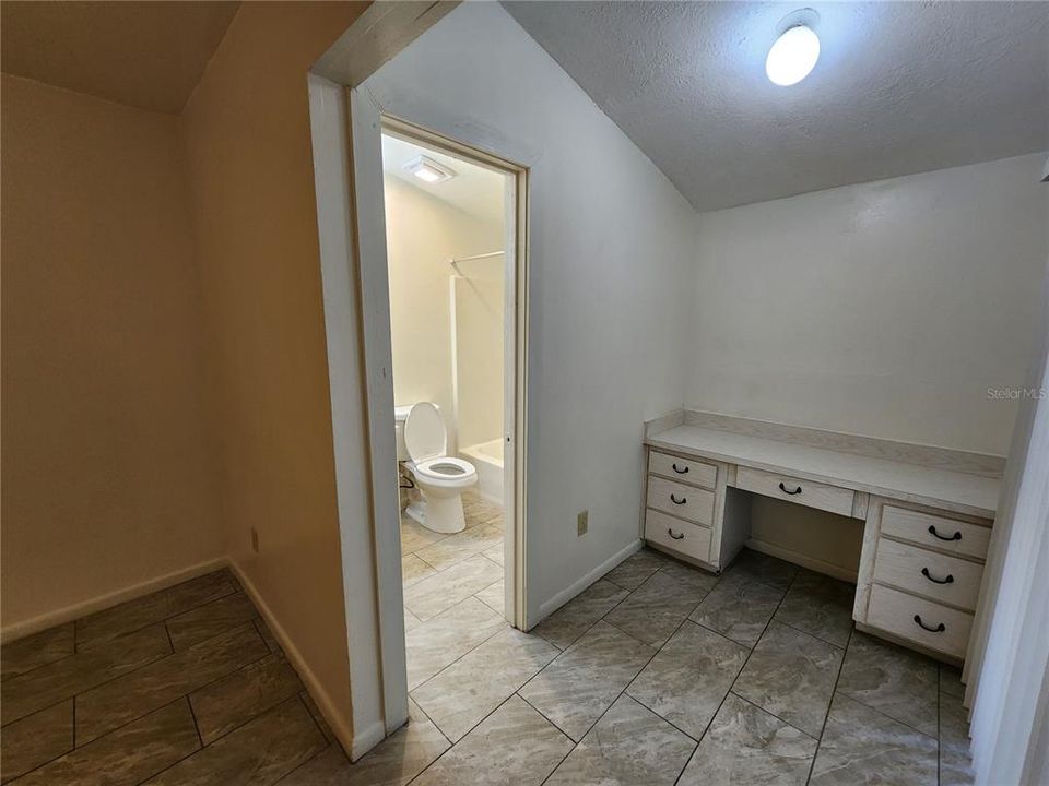 For Rent: $1,550 (3 beds, 2 baths, 880 Square Feet)