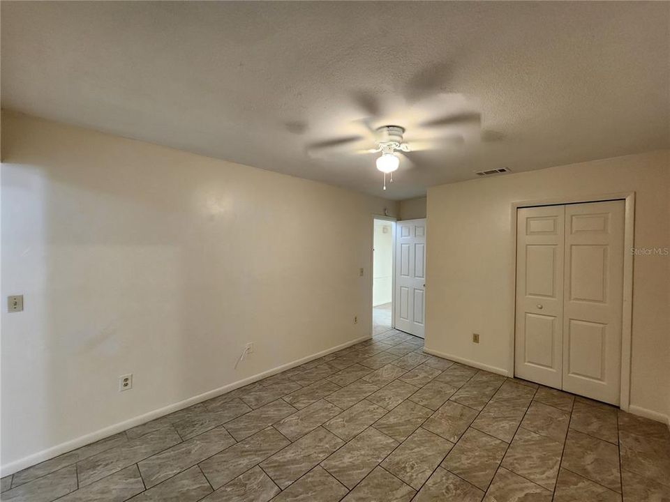 For Rent: $1,550 (3 beds, 2 baths, 880 Square Feet)
