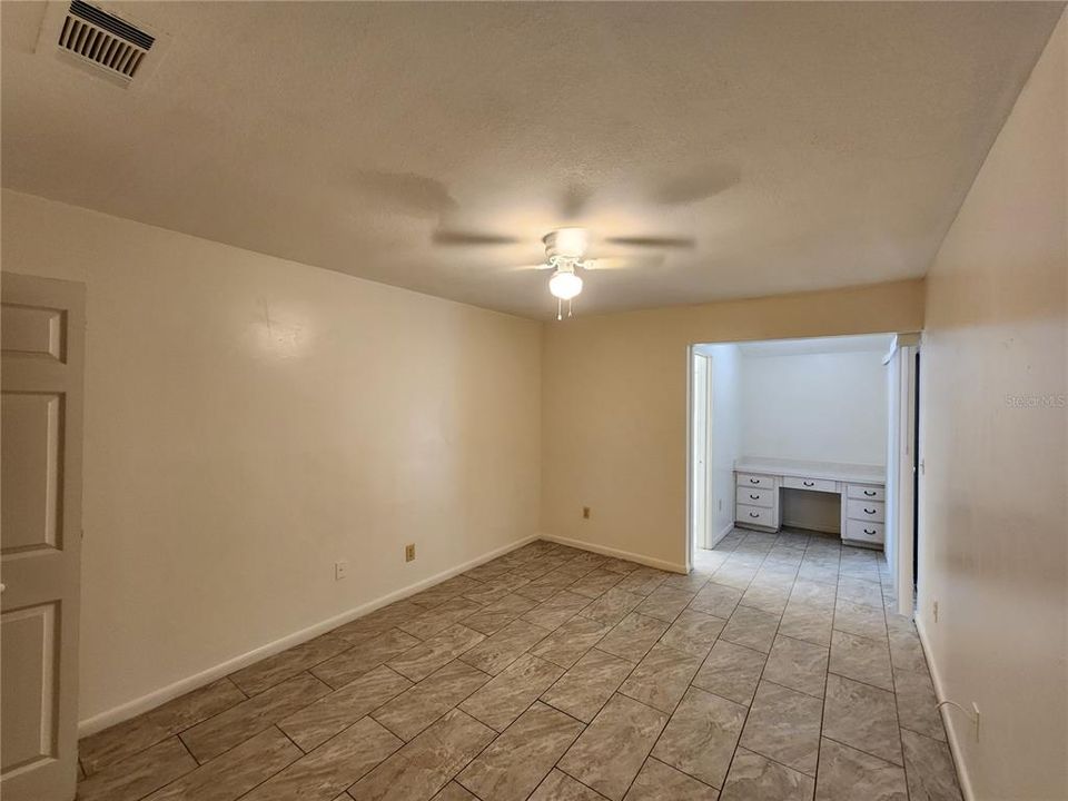 For Rent: $1,550 (3 beds, 2 baths, 880 Square Feet)