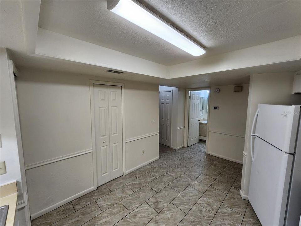 For Rent: $1,550 (3 beds, 2 baths, 880 Square Feet)