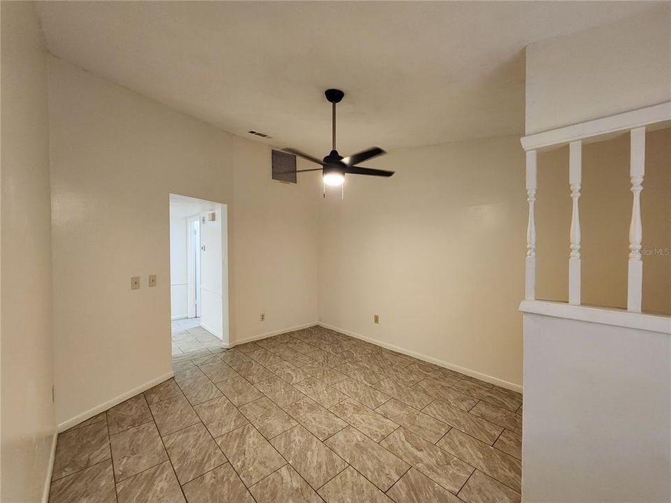 For Rent: $1,550 (3 beds, 2 baths, 880 Square Feet)