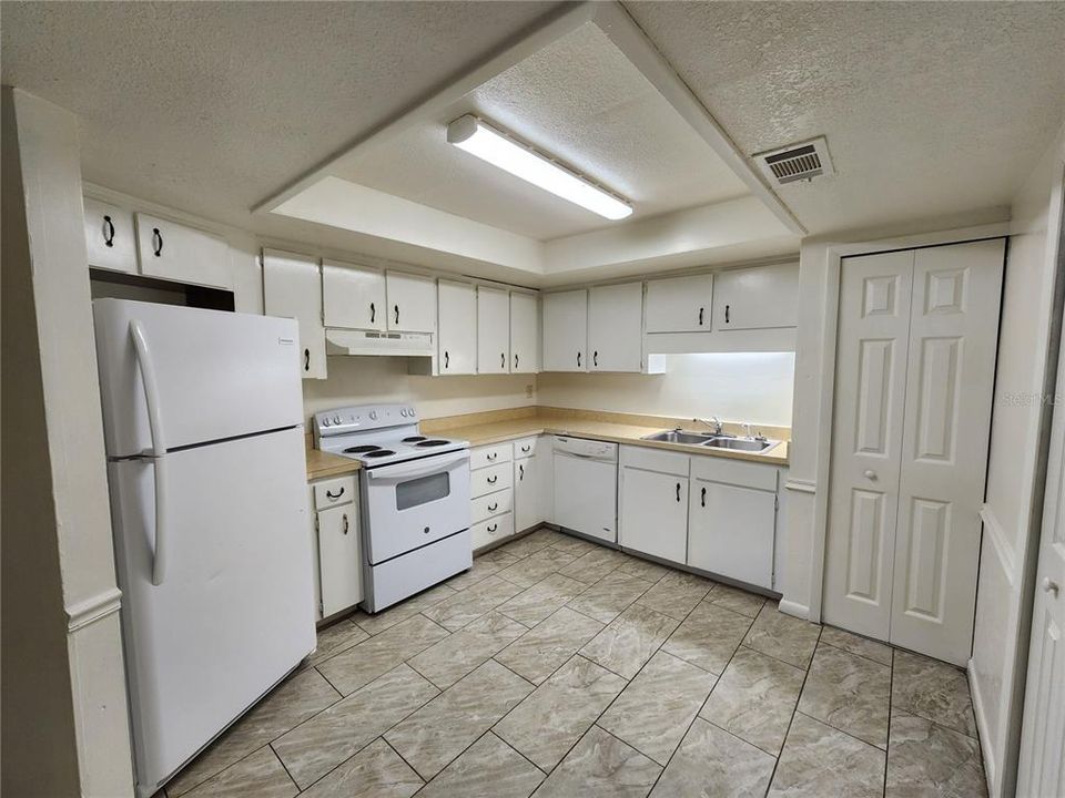 For Rent: $1,550 (3 beds, 2 baths, 880 Square Feet)