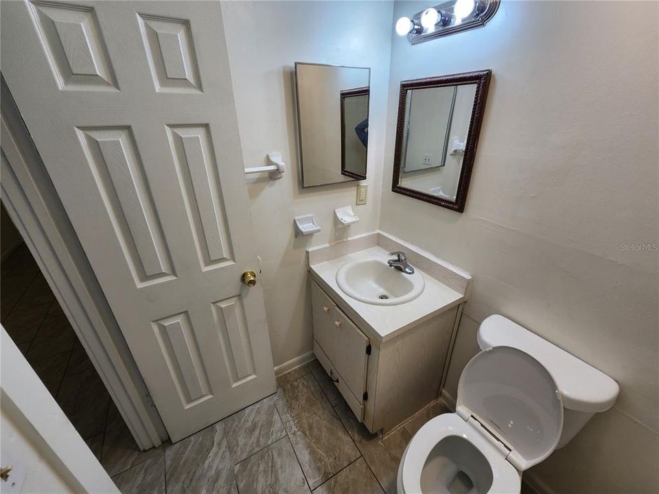 For Rent: $1,550 (3 beds, 2 baths, 880 Square Feet)