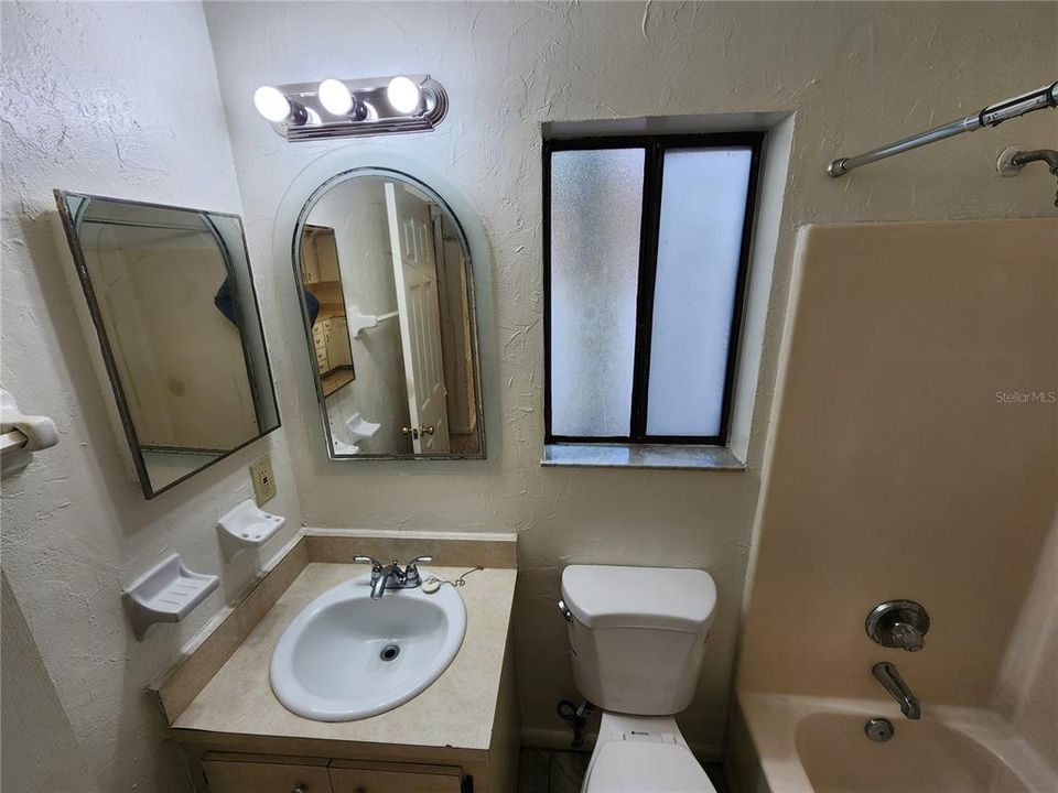 For Rent: $1,550 (3 beds, 2 baths, 880 Square Feet)