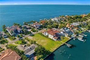 最近售出: $4,400,000 (0.43 acres)