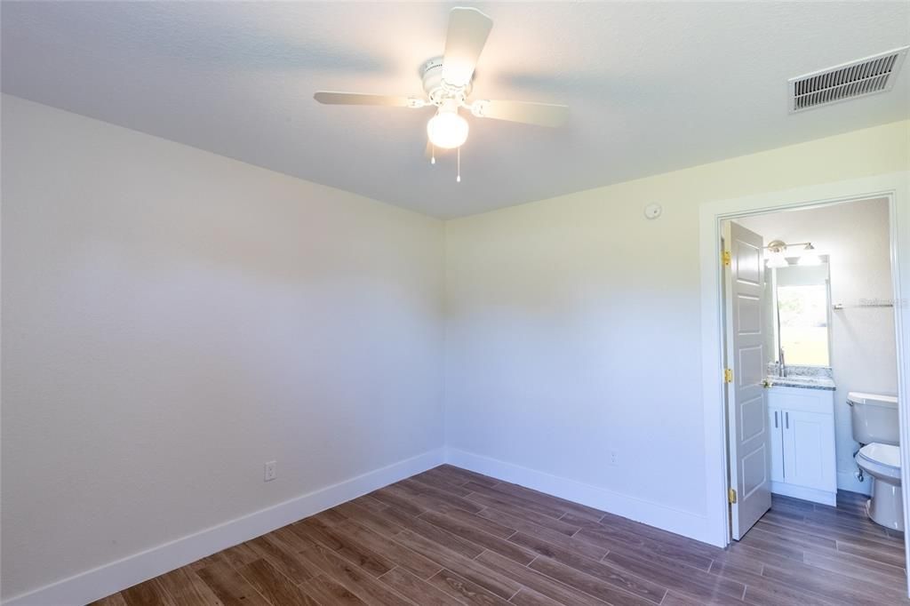 На продажу: $447,000 (4 спален, 0 ванн, 1968 Квадратных фут)