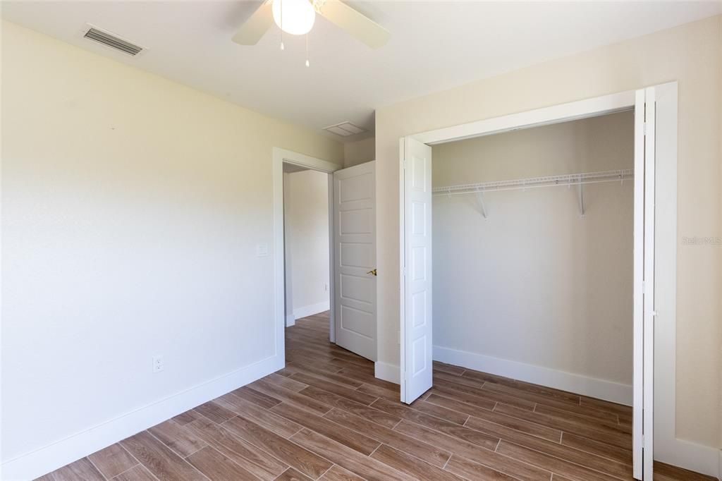 На продажу: $447,000 (4 спален, 0 ванн, 1968 Квадратных фут)