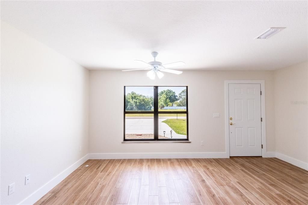 На продажу: $447,000 (4 спален, 0 ванн, 1968 Квадратных фут)