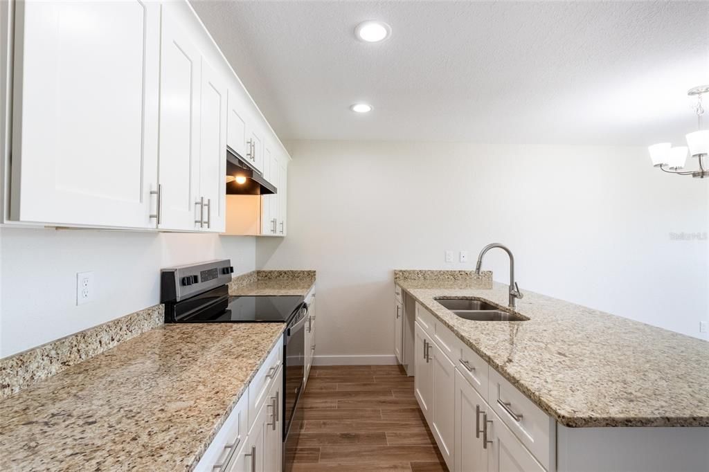 На продажу: $447,000 (4 спален, 0 ванн, 1968 Квадратных фут)