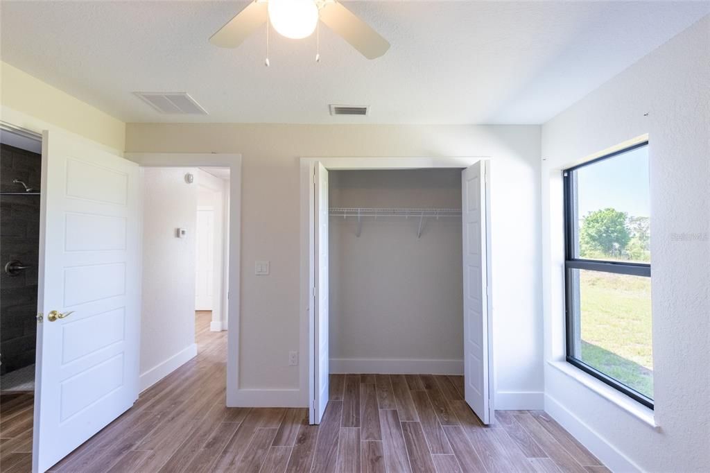 На продажу: $447,000 (4 спален, 0 ванн, 1968 Квадратных фут)