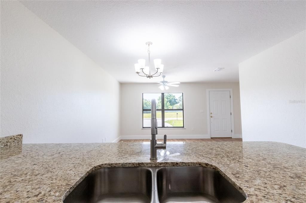 На продажу: $447,000 (4 спален, 0 ванн, 1968 Квадратных фут)