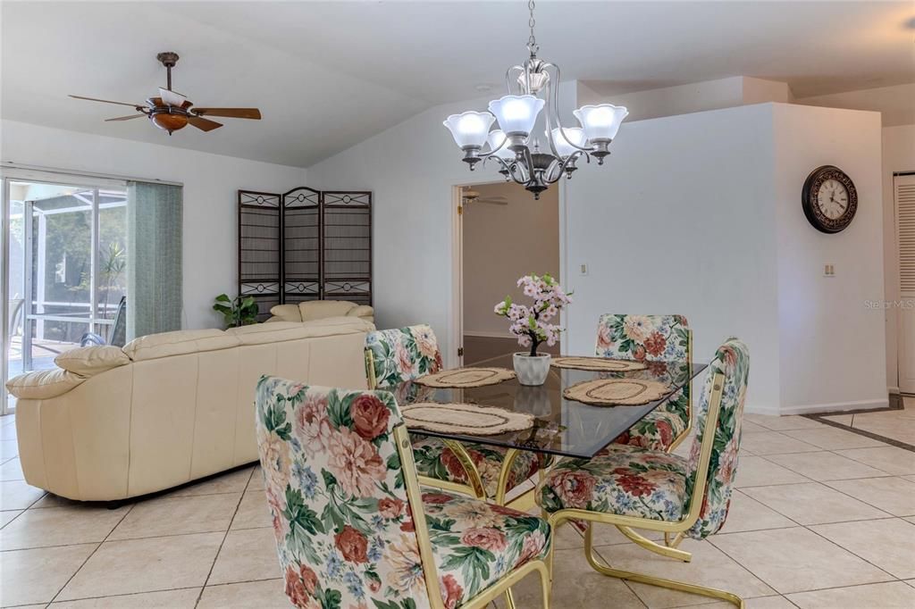 For Sale: $479,900 (3 beds, 2 baths, 1364 Square Feet)