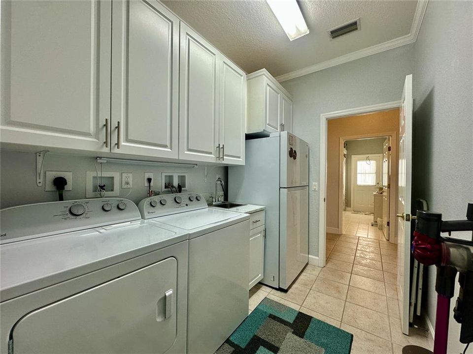 На продажу: $415,000 (3 спален, 2 ванн, 2107 Квадратных фут)