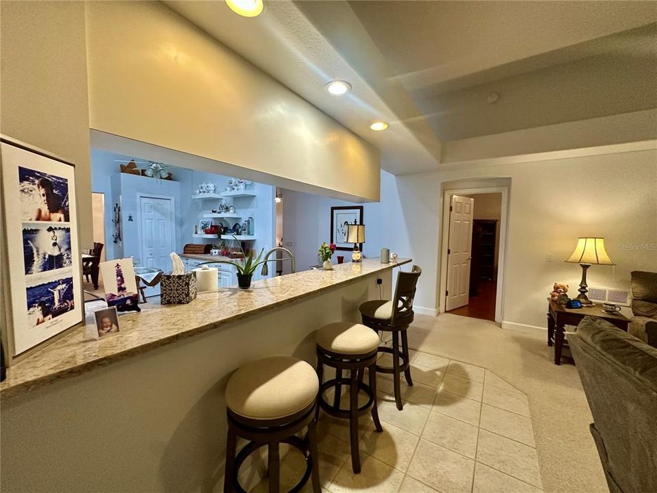 На продажу: $415,000 (3 спален, 2 ванн, 2107 Квадратных фут)