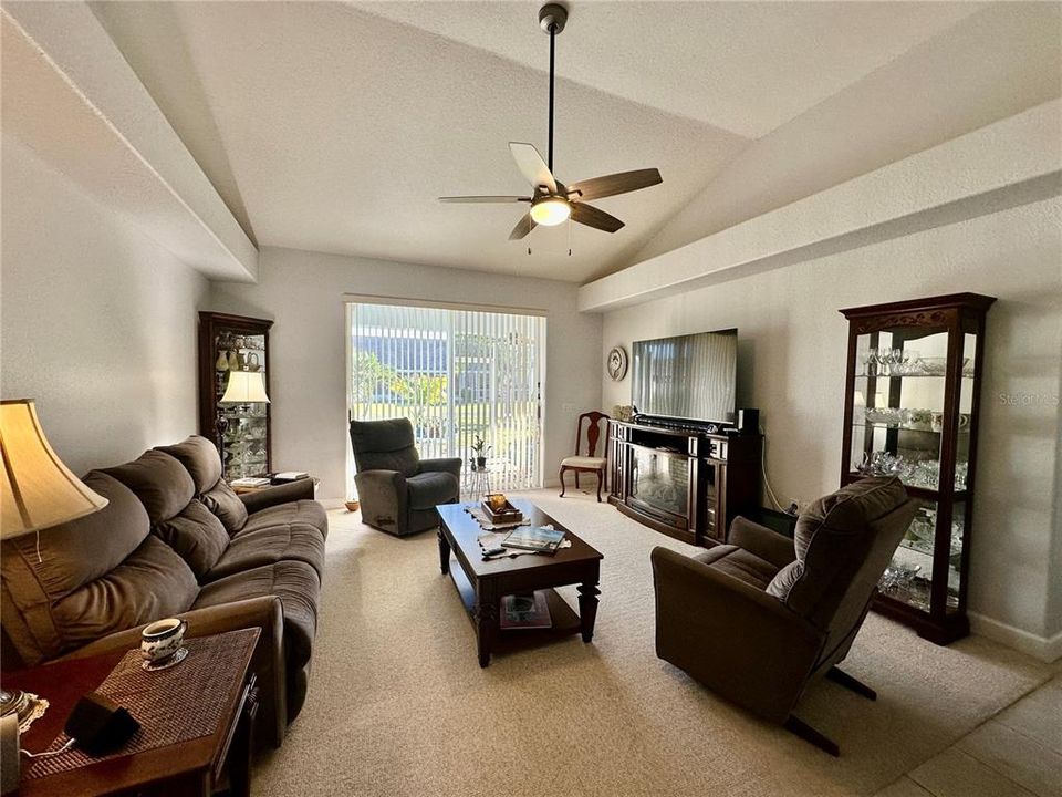 На продажу: $415,000 (3 спален, 2 ванн, 2107 Квадратных фут)