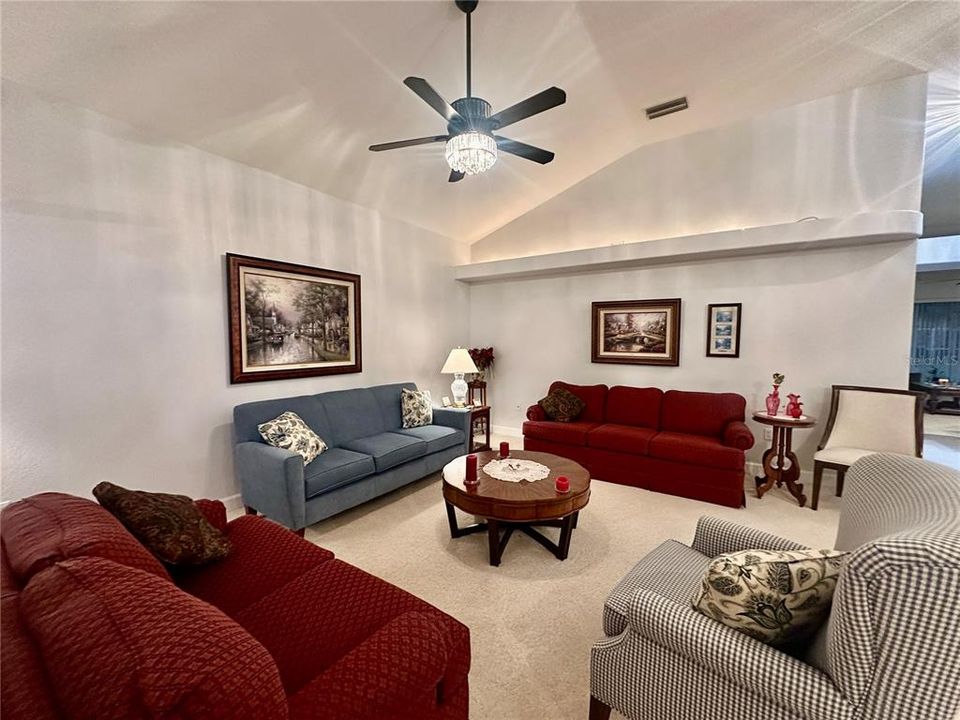 На продажу: $415,000 (3 спален, 2 ванн, 2107 Квадратных фут)